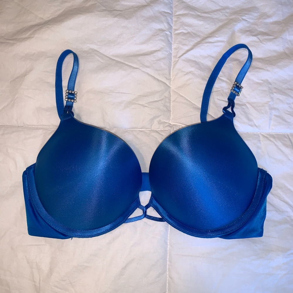 Victoria’s Secret bombshell push up bra